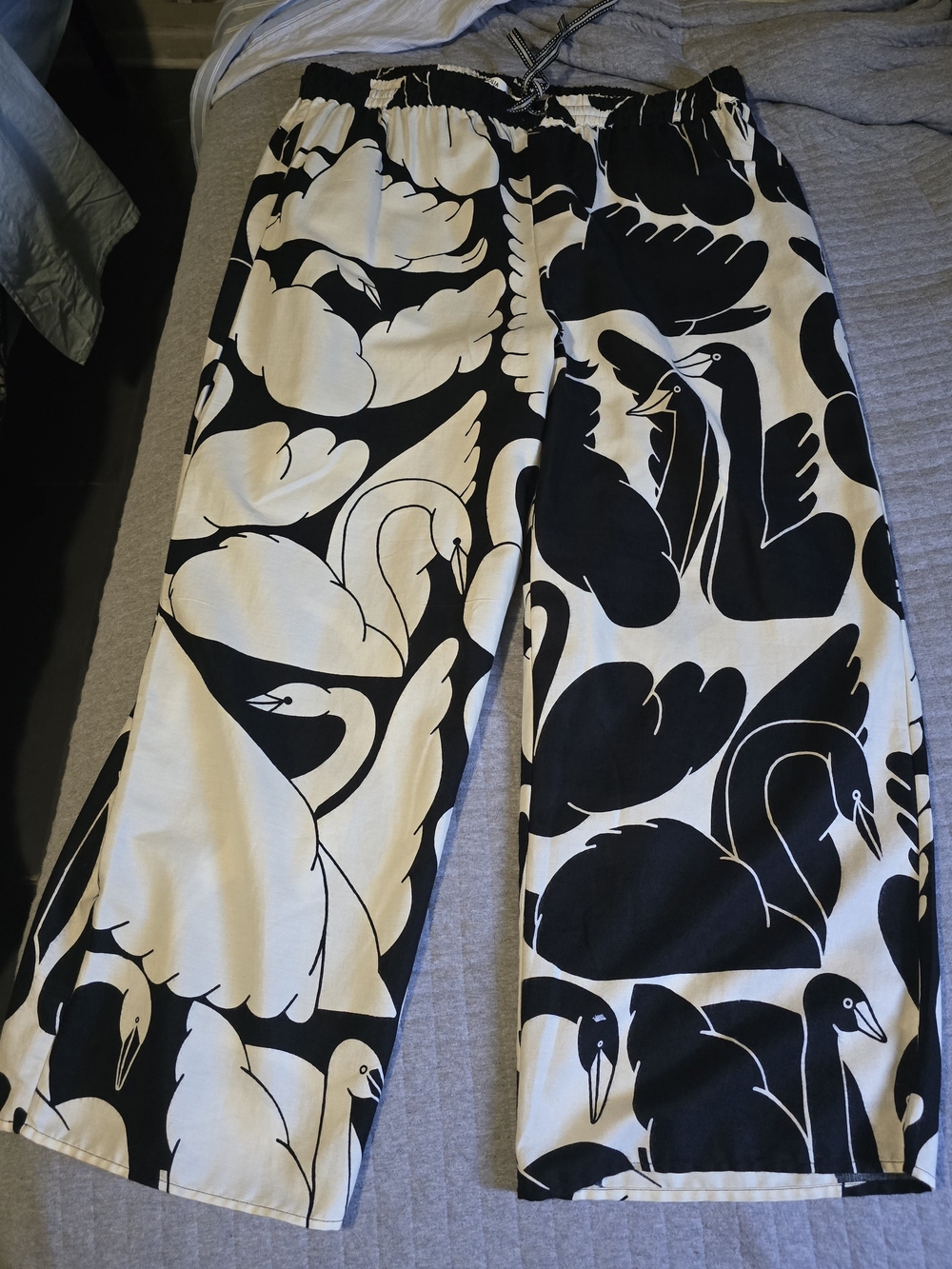 Anthropologie Cecilia Petterson Black & Cream Swan-Print Lounge Pants
